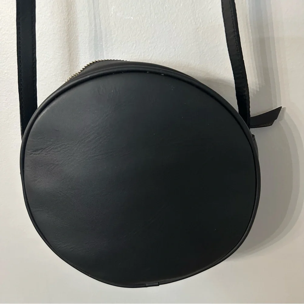 Nisolo Women’s Black Leather Round Zippered Adjustable Crossbody Bag NWOT